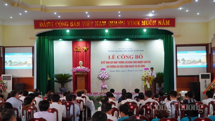 sat nhap truong cd cong nghiep cam pha vao truong cd cong nghiep va xay dung