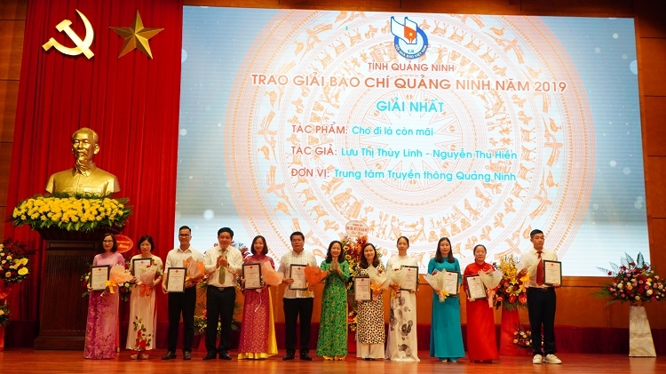 3733 giai bao chi qn 1