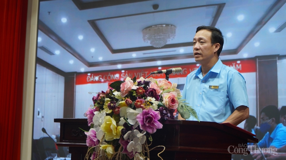 Ông Phạm Văn Hoà - Bí thư đảng uỷ- Giám đốc Công ty Tuyển Than Hòn Gai– Vinacomin phát biểu tại hội nghị