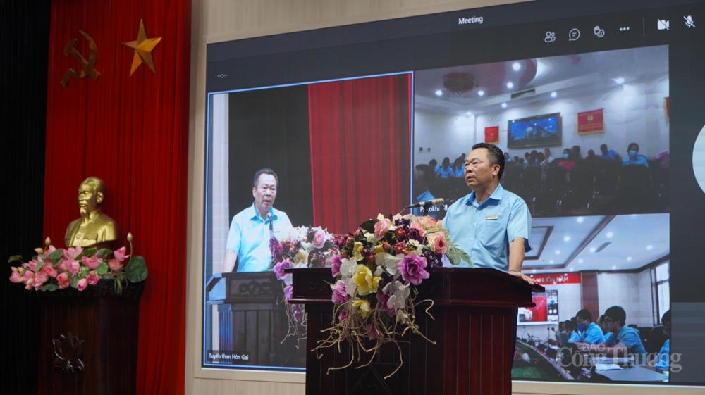 Ông Trương Quốc Chiến- Phó Bí thư Thường trực Đảng ủy phát biểu tại hội nghị