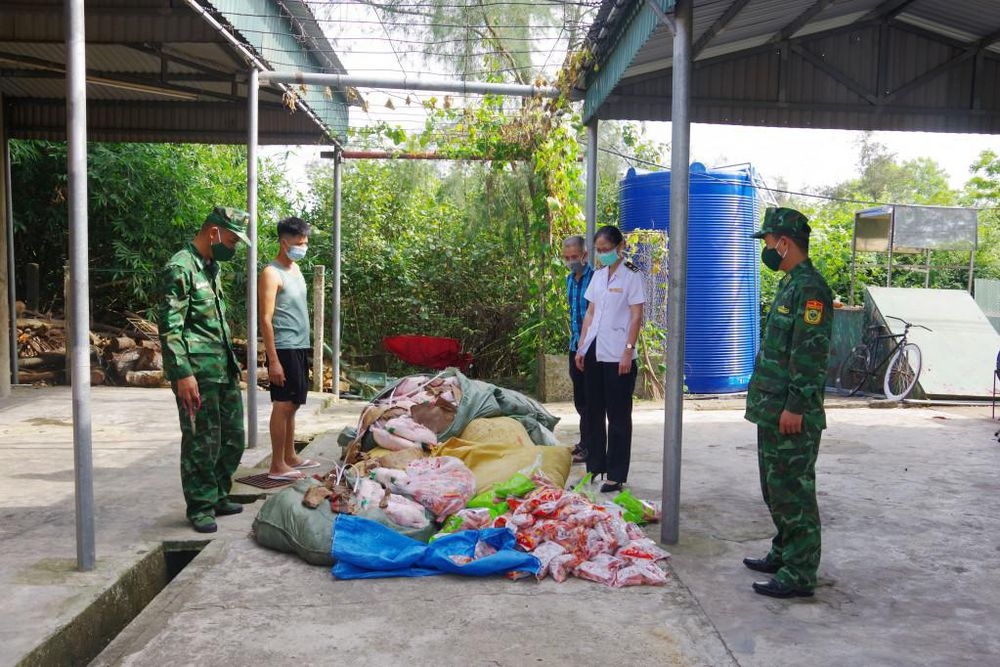 Số thực phẩm bẩn bị lực lượng chức năng tỉnh Quảng Ninh phát hiện và thu giữ Ảnh: Xuân Hùng