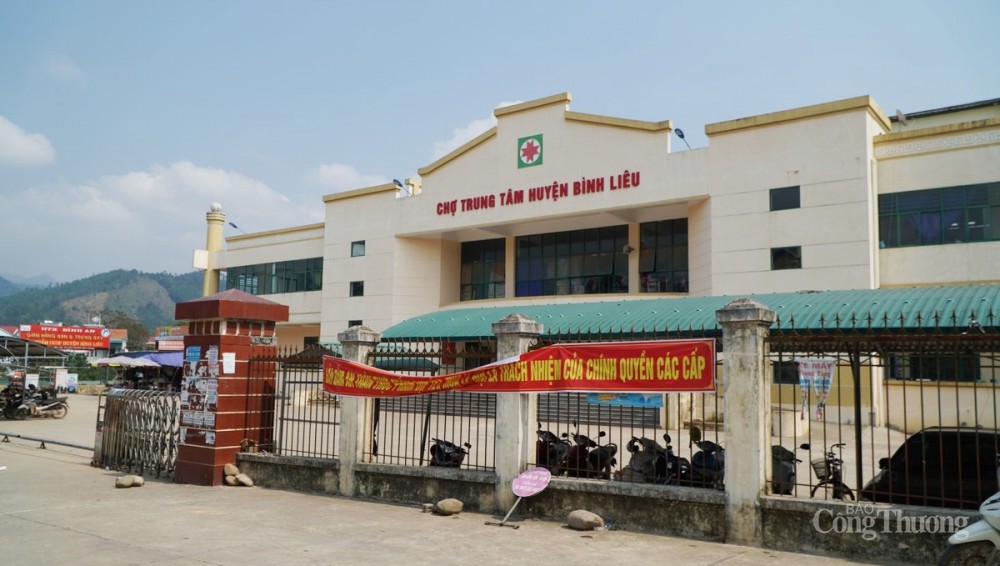 Chợ huyện Bình Liêu (huyện Bình Liêu, tỉnh Quảng Ninh) bị phạt 77,8 triệu đồng