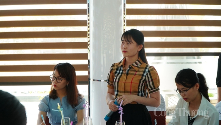 Đại diện Công ty TNHH May mặc Hoa Lợi Đạt (Việt Nam) đặt câu hỏi về tiêu chí xuất xứ đối với mặt hàng dệt may trong EVFTA 1324 pho bien evfta tai quang ninh 2