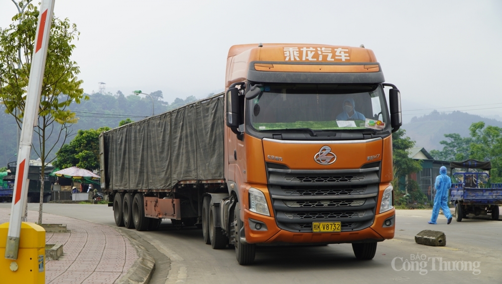 Mặc dù chịu ảnh hưởng của đại dịch Covid-19, hoạt động XNK tại các cửa khẩu của Quảng Ninh vẫn diễn ra thông suốt Mặc dù chịu ảnh hưởng của đại dịch Covid-19, hoạt động XNK tại các cửa khẩu của Quảng Ninh vẫn diễn ra thông suốt