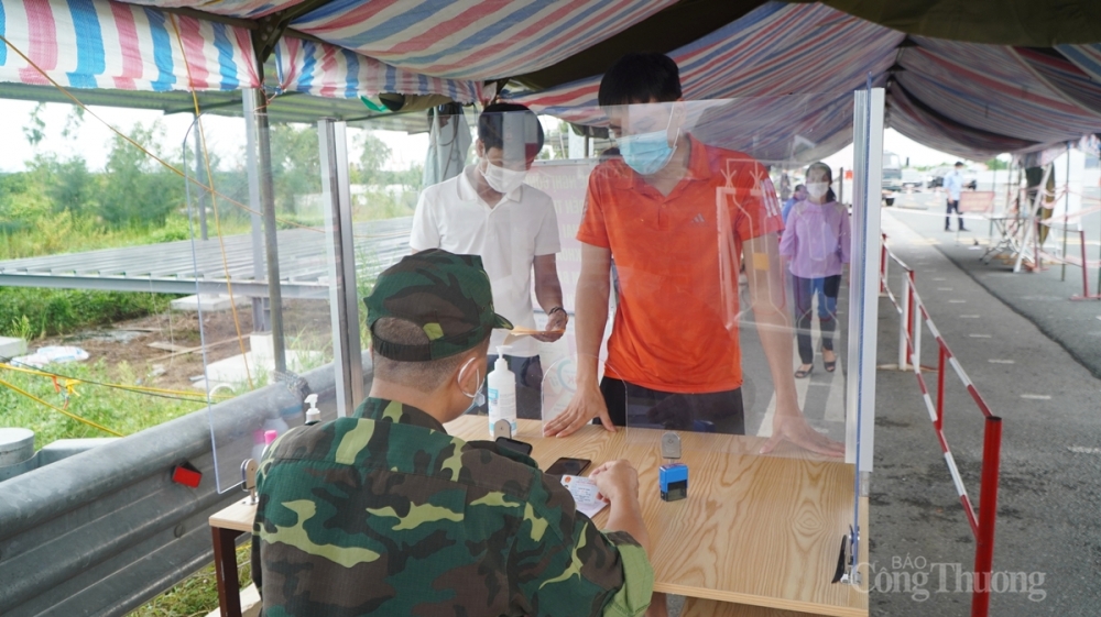 Tỉnh cũng yêu cầu các sở, ngành, đơn vị liên quan thông tin đến người dân trên địa bàn tỉnh có người thân đang sinh sống, học tập, lao động tại Hà Nội và các địa bàn có dịch khác tạm thời không di chuyển về Quảng Ninh.