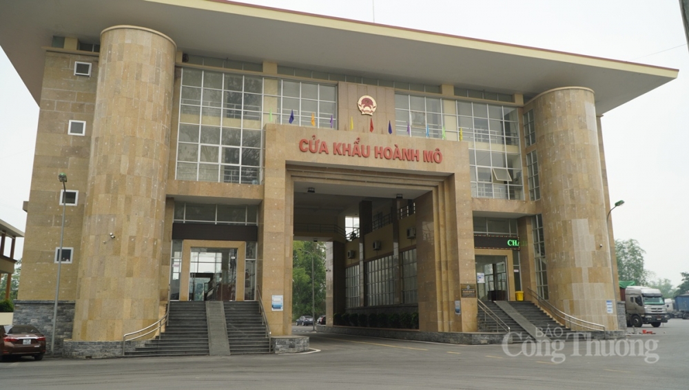 Chi cục Hải quan Cửa khẩu Hoành Mô ưu tiên thực hiện các biện pháp cấp bách phòng, chống dịch bệnh với tinh thần “3 trước, 4 tại chỗ” tại địa bàn 2658-cua-khau-hoanh-mo