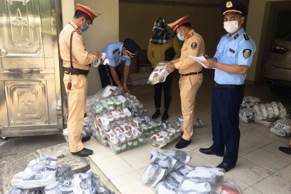 Số sản phẩm giày dép giả bị lực lượng chức năng tỉnh Quảng Ninh thu giữ Số sản phẩm giày dép giả bị lực lượng chức năng tỉnh Quảng Ninh thu giữ