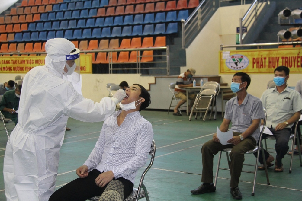 Xét nghiệm sàng lọc Covid-19 tại Công ty than Mông Dương
