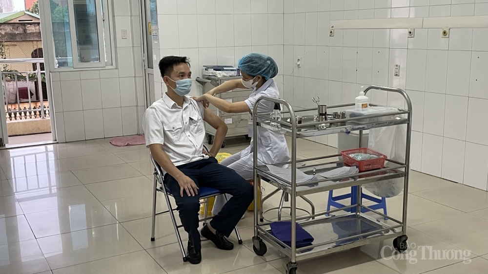 ngành du lịch phấn đấu tới tháng 10 sẽ hoàn thành mục tiêu tiêm cho toàn bộ cán bộ, nhân viên du lịch ngành du lịch phấn đấu tới tháng 10 sẽ hoàn thành mục tiêu tiêm cho toàn bộ cán bộ, nhân viên du lịch