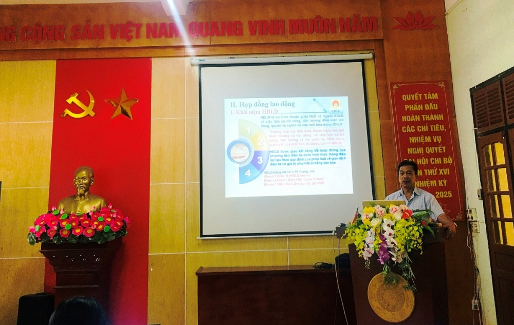 Trong thời gian dịch Covid-19 được kiểm soát, ngành BHXH tỉnh Quảng Ninh đã tích cực tổ chức nhiều buổi tuyên truyền, phổ biến, đối thoại chính sách BHXH, BHYT cho chủ sử dụng lao động, người lao động Trong thời gian dịch Covid-19 được kiểm soát, ngành BHXH tỉnh Quảng Ninh đã tích cực tổ chức nhiều buổi tuyên truyền, phổ biến, đối thoại chính sách BHXH, BHYT cho chủ sử dụng lao động, người lao động