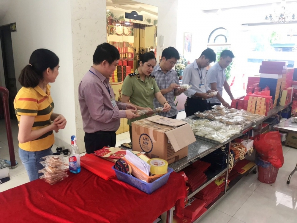 Đoàn kiểm tra ngành Công Thương Quảng Ninh kiểm tra tại các cơ sở sản xuất bánh trung thu 4103-co-so-san-xuat-banh-trung-thu-2