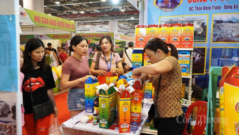 Sản phẩm OCOP Quảng Ninh ngày càng được ưa chuộng nhờ việc chú trọng đến nâng cao chất lượng và mẫu mã sản phẩm 2537-ocop-quang-ninh