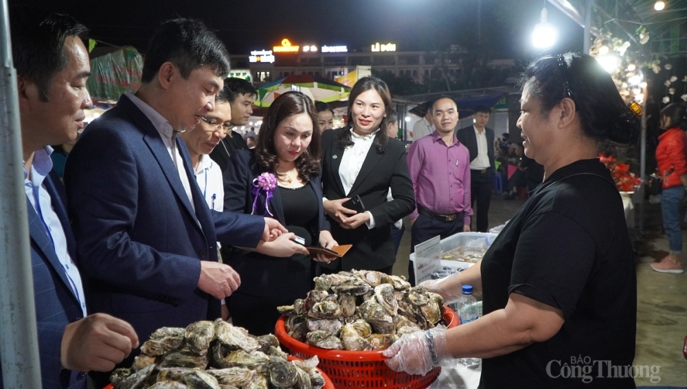 Năm 2020, thông qua các hoạt động xúc tiến thương mại, hội chợ... một lượng lớn thủy, hải sản của nông dân Quảng Ninh đã được tiêu thụ