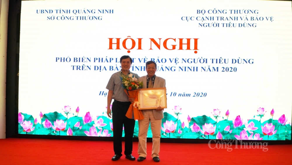 Đại diện Hội Bảo vệ quyền lợi người tiêu dùng Quảng Ninh nhận bằng khen 5138-bao-ve-nguoi-tieu-dung-3