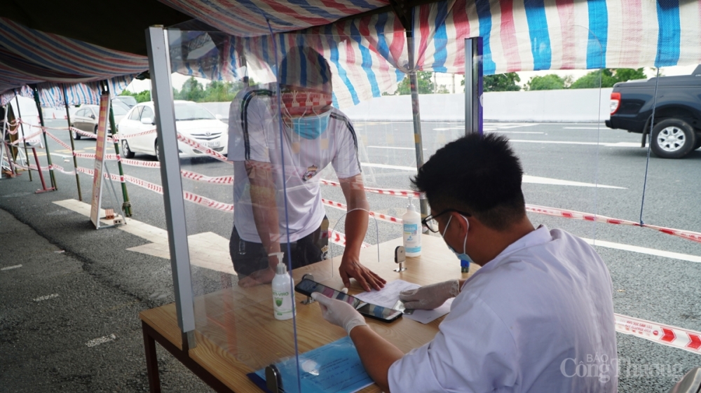  Quảng Ninh sẵn sàng tạo mọi điều kiện thuận lợi nhất, hỗ trợ tối đa để đón tất cả người dân là công dân tỉnh Quảng Ninh