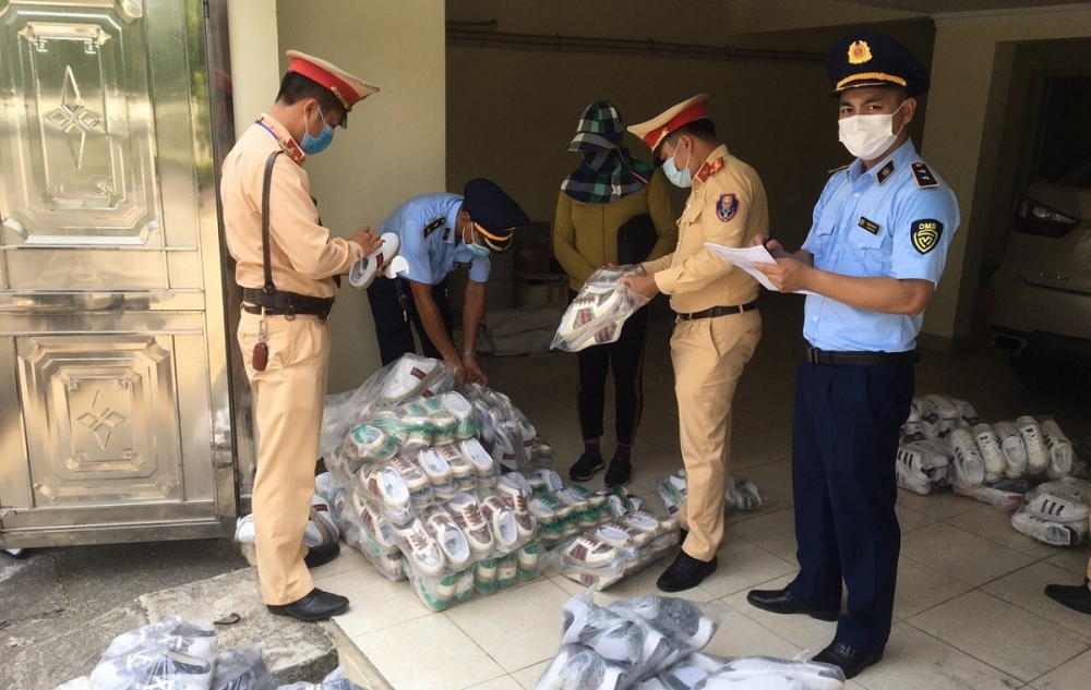 Hoạt động buôn lậu, gian lận thương mại và hàng giả tiếp tục được lực lượng QLTT Quảng Ninh kiểm soát Hoạt động buôn lậu, gian lận thương mại và hàng giả tiếp tục được lực lượng QLTT Quảng Ninh kiểm soát