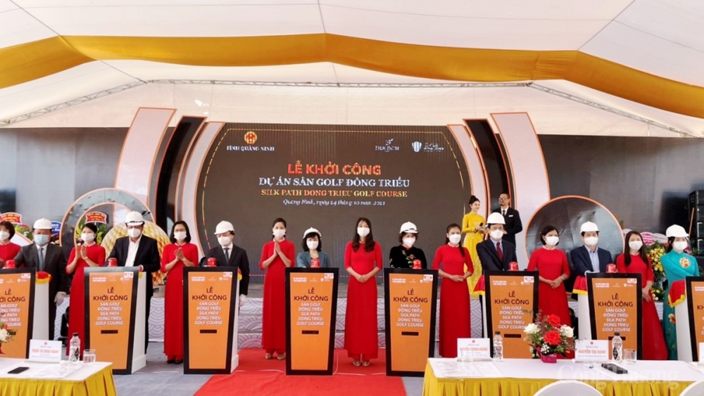 Các đại biểu thực hiện nghi thức nhấn nút khởi công dự án Sân golf Đông Triều Các đại biểu thực hiện nghi thức nhấn nút khởi công dự án Sân golf Đông Triều