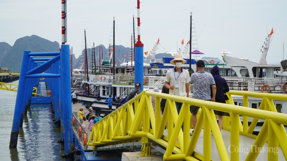 sau những lần giãn cách dài, người dân mong muốn đi du lịch, nhưng chỉ đến những nơi không đông đúc, với hành trình “không chạm”