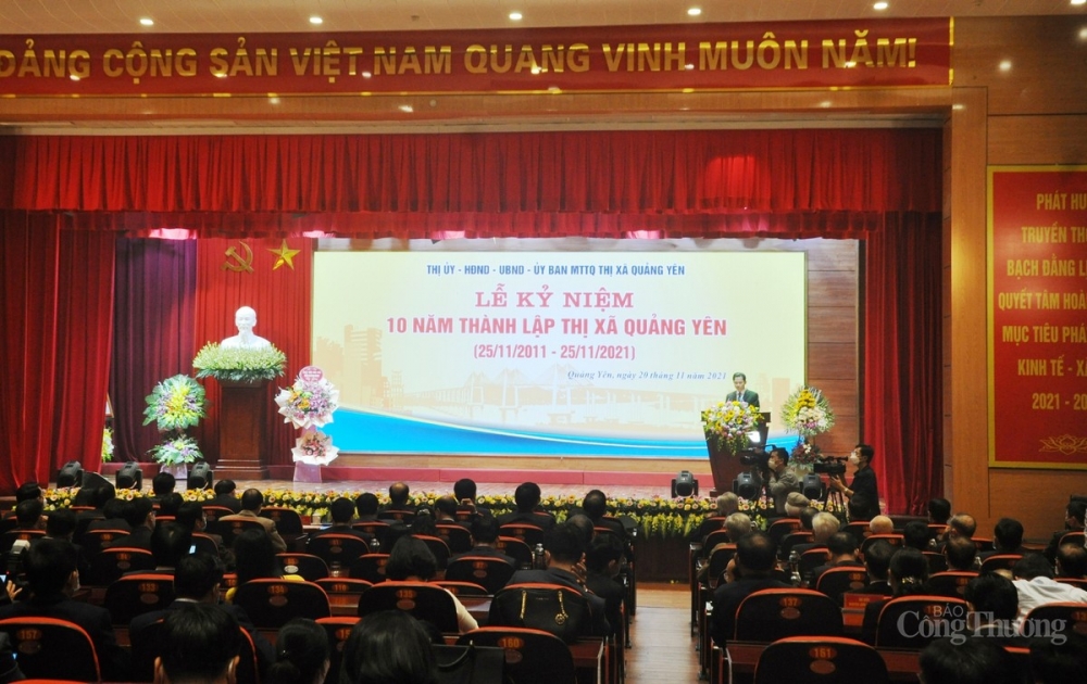 Bên cạnh những thành tựu về phát triển kinh tế - xã hội, tình hình an ninh chính trị, trật tự an toàn xã hội trên địa bàn thị xã luôn được bảo đảm Bên cạnh những thành tựu về phát triển kinh tế - xã hội, tình hình an ninh chính trị, trật tự an toàn xã hội trên địa bàn thị xã luôn được bảo đảm