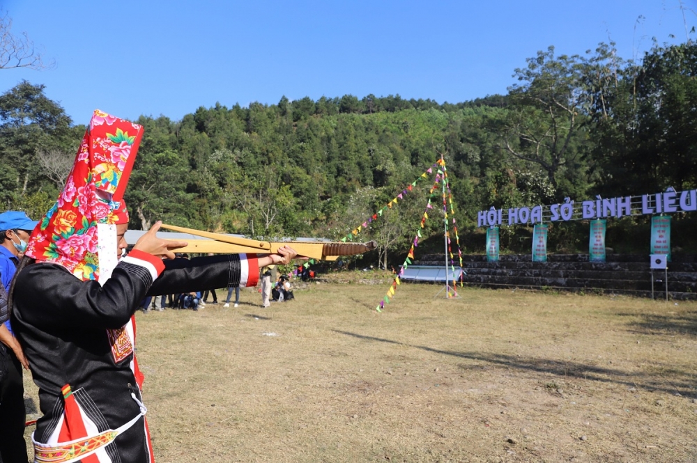 Thi bắn nỏ của của đồng bào các dân tộc trong vùng 2317-hoi-hoa-so