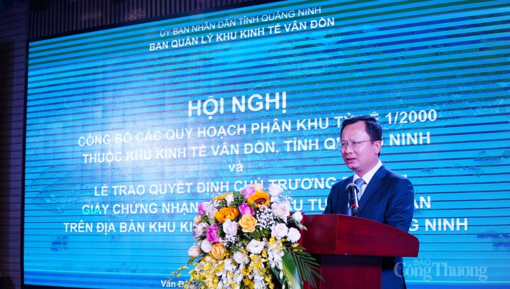 Ông Cao Tường Huy, Phó Chủ tịch Thường trực UBND tỉnh, Trưởng Ban quản lý Khu kinh tế Vân Đồn Mong muốn nhà đầu tư, doanh nghiệp sẽ tiếp tục đồng hành cùng chính quyền địa phương trong việc phát triển kinh tế - xã hội của Khu kinh tế Vân Đồn nói riêng và tỉnh Quảng Ninh nói chung. 0827-khu-kinh-te-van-don-3