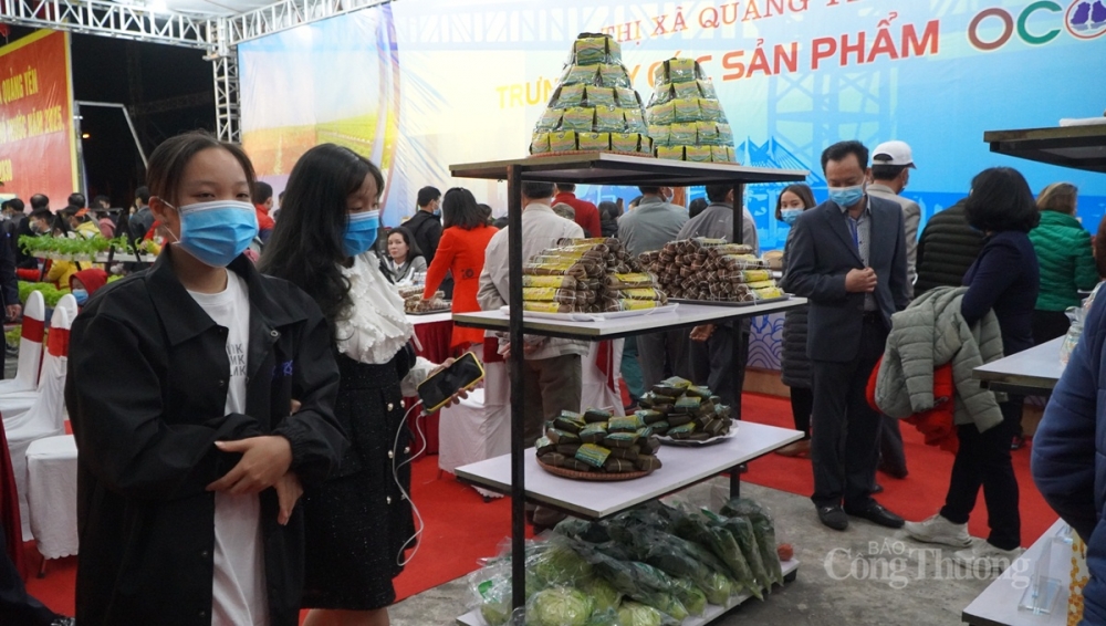 Gian hàng trưng bày các sản phẩm OCOP đặc trưng của Quảng Yên hút khách tham quan 4604-khu-kinh-te-quang-yen-1