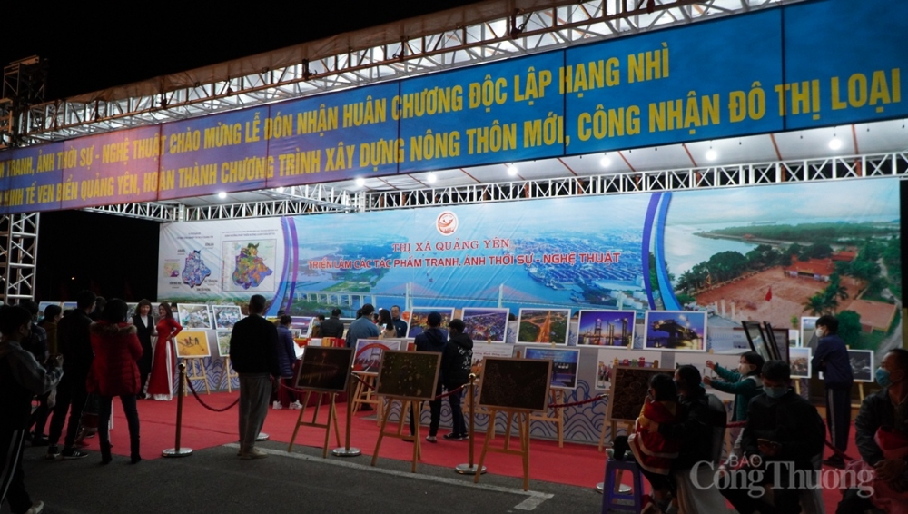 Không gian trưng bày triển lãm 80 tác phẩm ảnh thời sự nghệ thuật, 20 tác phẩm tranh của thị xã Quảng Yên đã đạt nhiều giải thưởng trong và ngoài nước 4606-khu-kinh-te-quang-yen-2