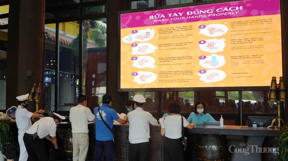 Đại dịch Covid-19 đã khiến người lao động gặp nhiều khó khăn và làm suy yếu năng lực tài chính của nhiều doanh nghiệp du lịch, dịch vụ