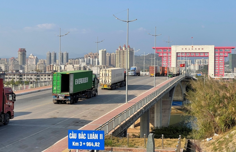 Tình trạng ùn ứ tại khu vực cửa khẩu Bắc Luân II đã giảm Tình trạng ùn ứ tại khu vực cửa khẩu Bắc Luân II đã giảm