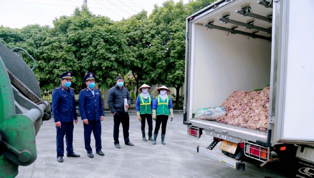 Đội Quản lý thị trường số 7 (Cục Quản lý thị trường tỉnh Quảng Ninh) tiêu hủy 2.400kg mỡ bò không hóa đơn, không chứng từ xác nhận nguồn gốc xuất xứ Đội Quản lý thị trường số 7 (Cục Quản lý thị trường tỉnh Quảng Ninh) tiêu hủy 2.400kg mỡ bò không hóa đơn, không chứng từ xác nhận nguồn gốc xuất xứ