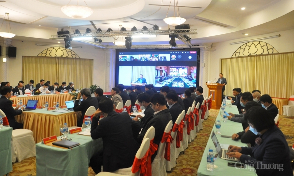 Sáng ngày 29/12, Tập đoàn Công nghiệp Than - Khoáng sản Việt Nam (TKV) tổ chức hội nghị theo hình thức trực tiếp và trực tuyến triển khai kế hoạch phối hợp kinh doanh năm 2022. Sáng ngày 29/12, Tập đoàn Công nghiệp Than - Khoáng sản Việt Nam (TKV) tổ chức hội nghị theo hình thức trực tiếp và trực tuyến triển khai kế hoạch phối hợp kinh doanh năm 2022.