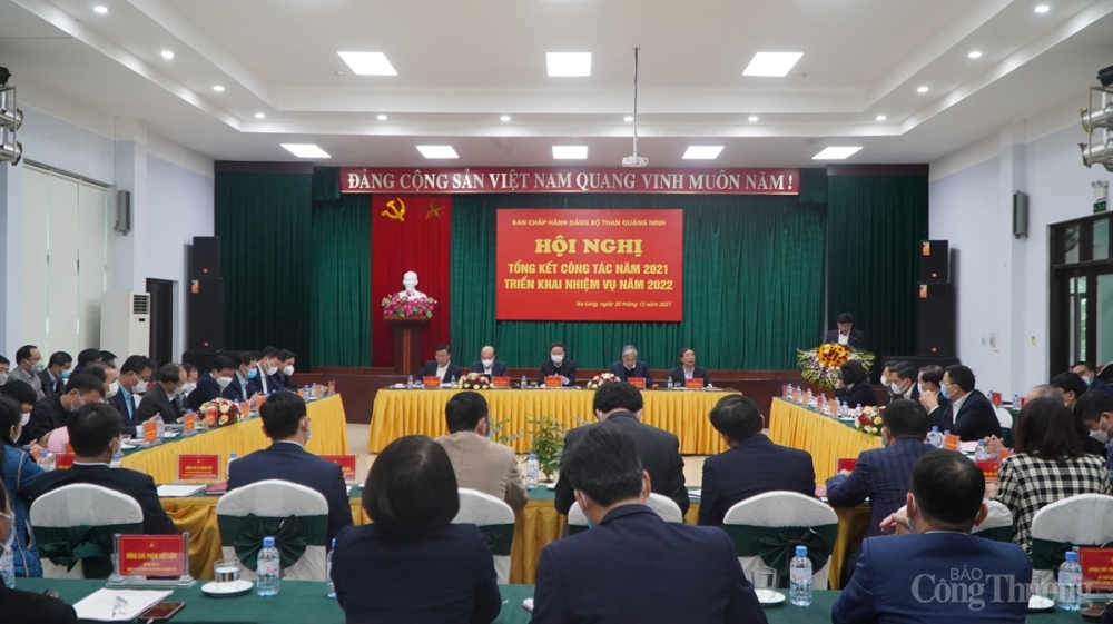 Năm 2021, Đảng ủy Than Quảng Ninh cùng với lãnh đạo Tập đoàn TKV đã chỉ đạo các đơn vị đẩy mạnh sản xuất kinh doanh, thực hiện thắng lợi “mục tiêu kép” Năm 2021, Đảng ủy Than Quảng Ninh cùng với lãnh đạo Tập đoàn TKV đã chỉ đạo các đơn vị đẩy mạnh sản xuất kinh doanh, thực hiện thắng lợi “mục tiêu kép”