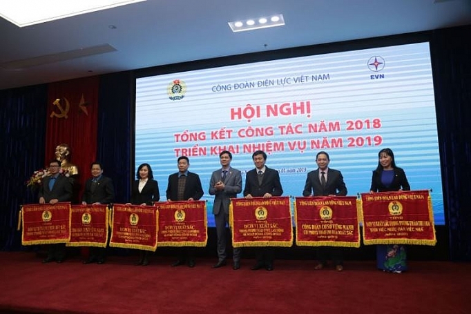 Công đoàn Điện lực Việt Nam: Nâng cao chất lượng hoạt động công đoàn cơ sở cong doan dien luc viet nam nang cao chat luong hoat dong cong doan co so