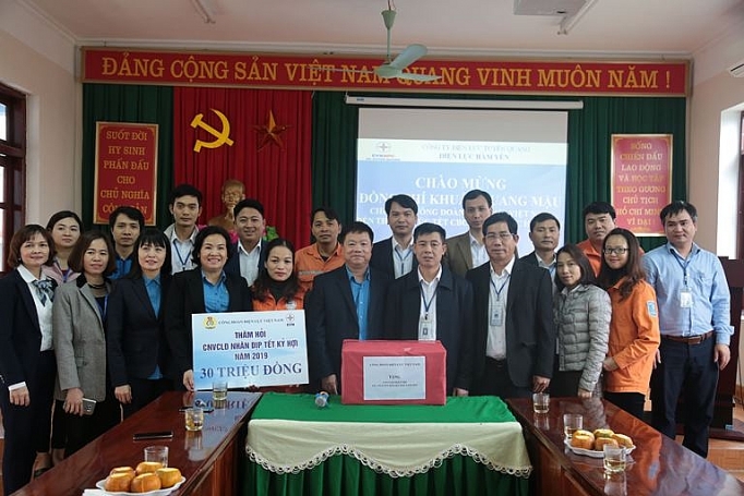 Công đoàn Điện lực Việt Nam thăm hỏi và chúc Tết người lao động cong doan dien luc viet nam tham hoi va chuc tet nguoi lao dong