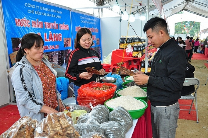 phu tho lan toa phien cho hang viet len mien nui