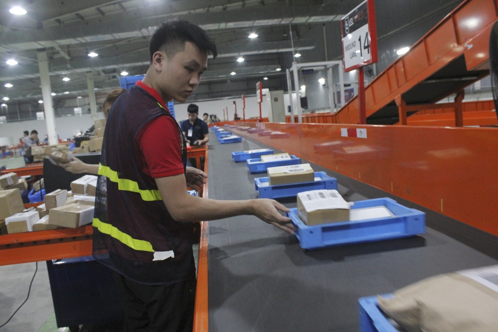 ministry pushes modern technology for e commerce development