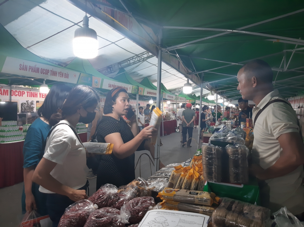 hanoi promotes trade in hundreds of urban rural products