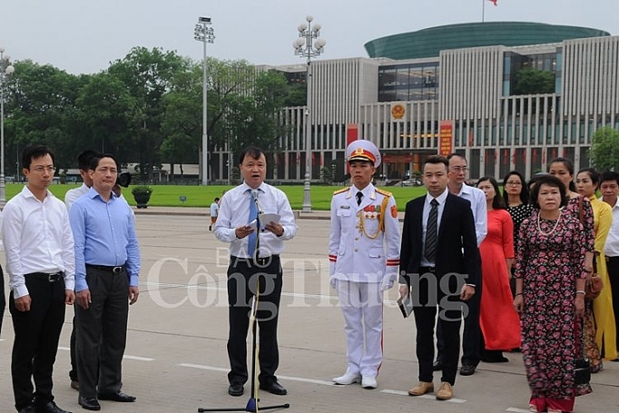 Báo công dâng Bác kết quả 10 năm thực hiện Cuộc vận động “Người Việt Nam ưu tiên dùng hàng Việt Nam” bao cong dang bac ket qua 10 nam thuc hien cuoc van dong nguoi viet nam uu tien dung hang viet nam