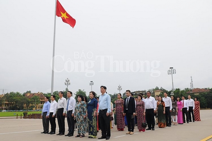 Báo công dâng Bác kết quả 10 năm thực hiện Cuộc vận động “Người Việt Nam ưu tiên dùng hàng Việt Nam” bao cong dang bac ket qua 10 nam thuc hien cuoc van dong nguoi viet nam uu tien dung hang viet nam