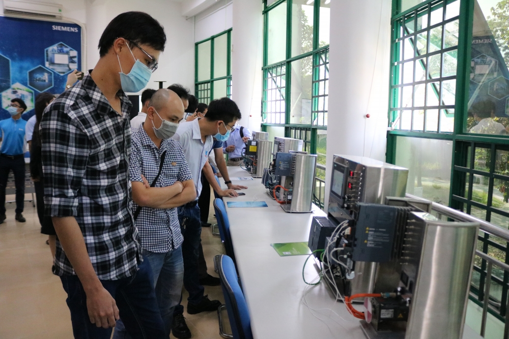 Thiết bị do Siemens tài trợ