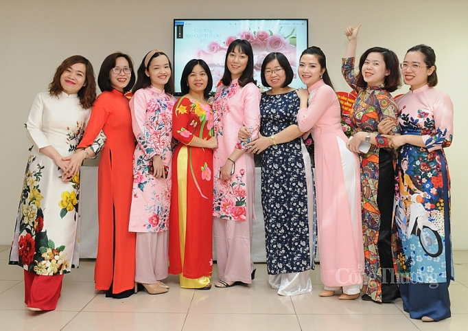 phu nu nganh cong thuong duyen dang trong ta ao dai