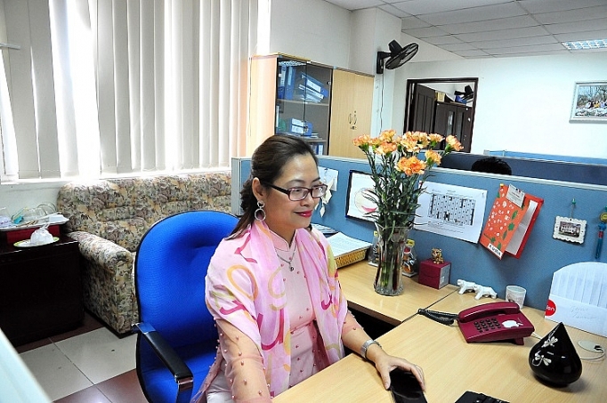 phu nu nganh cong thuong duyen dang trong ta ao dai