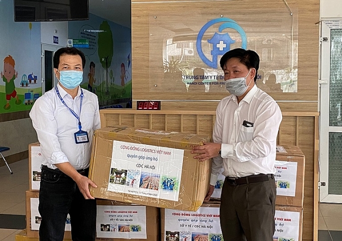 Cộng đồng logistics trao tặng vật tư y tế phục vụ chống dịch Covid-19 cong dong logistics trao tang vat tu y te phuc vu chong dich covid 19