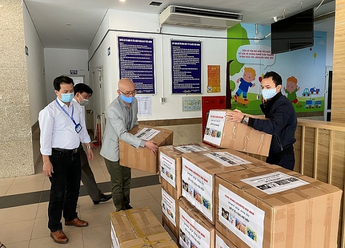 Cộng đồng logistics trao tặng vật tư y tế phục vụ chống dịch Covid-19 cong dong logistics trao tang vat tu y te phuc vu chong dich covid 19