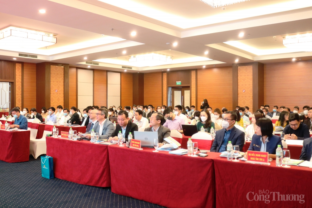 Tháo gỡ nút thắt về logistics: Đòn bẩy tăng sức cạnh tranh nông sản Sơn La Tháo gỡ nút thắt về logistics: Đòn bẩy tăng sức cạnh tranh nông sản Sơn La