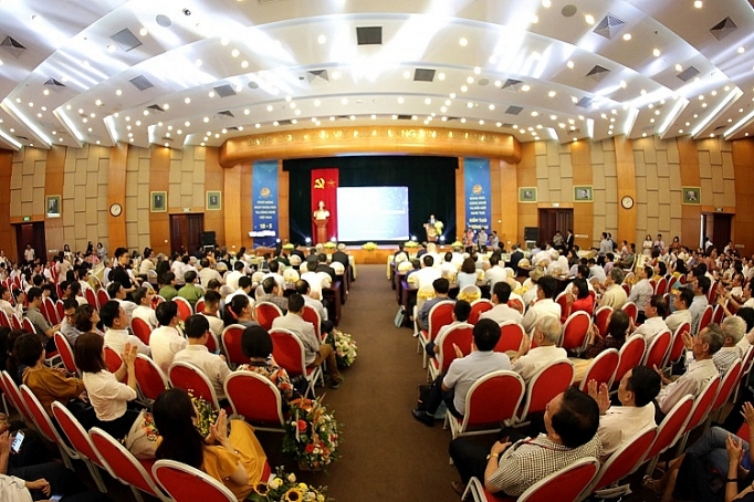 chuyen dich manh ve dau tu cho khoa hoc va cong nghe