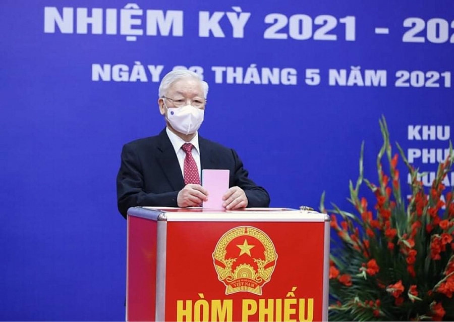 Cử tri cả nước hân hoan trong Ngày hội non sông Cử tri cả nước hân hoan trong Ngày hội non sông
