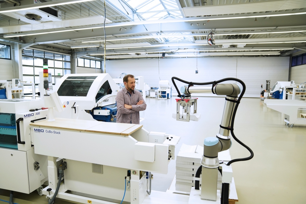 Universal Robots ra mắt mẫu UR10e cải tiến có tải trọng lớn hơn 25%