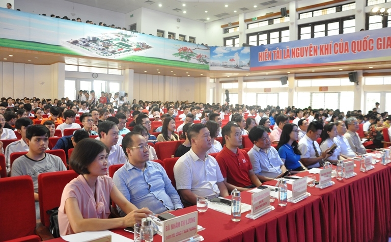 khoi nghiep cung logistics co hoi rong mo cho nguoi tre