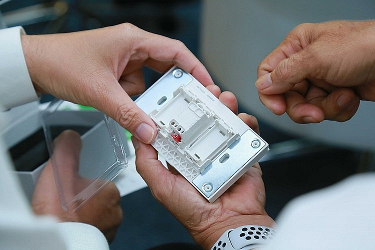 schneider electric ra mat dong san pham o cam avataron a